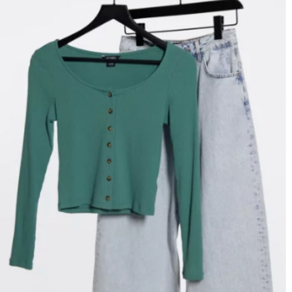 Cropped Button Top - Picture 1 of 3